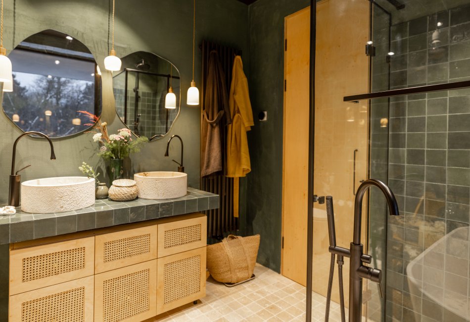 MVSM, distribuidor de mobiliario de cocina y baño en Albacete para interioristas y constructores. Interior de baño en estilo boho natural.